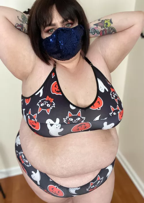 Your favorite spooky slut has arrived