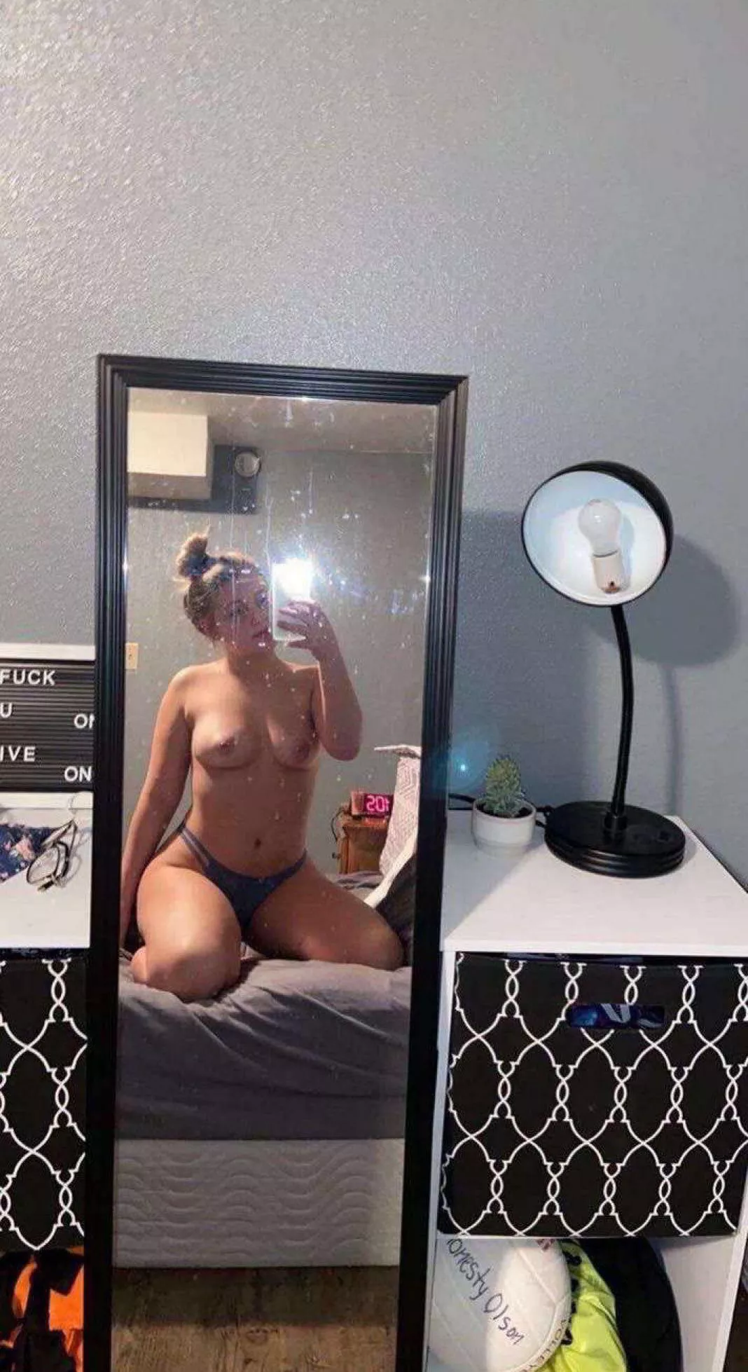 Anyone wants to trade pics of my gf send a sample