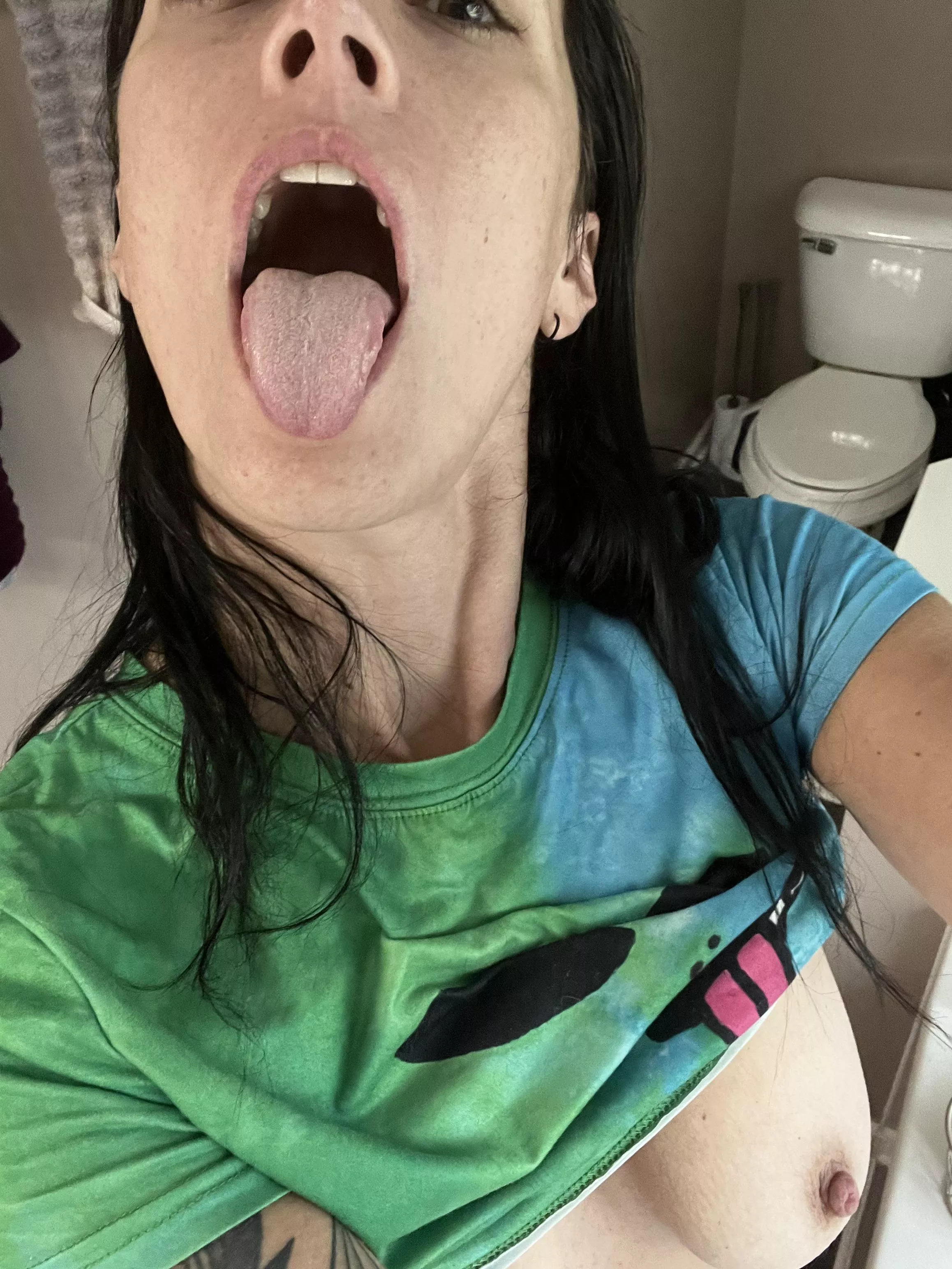 Can I lick it please😊