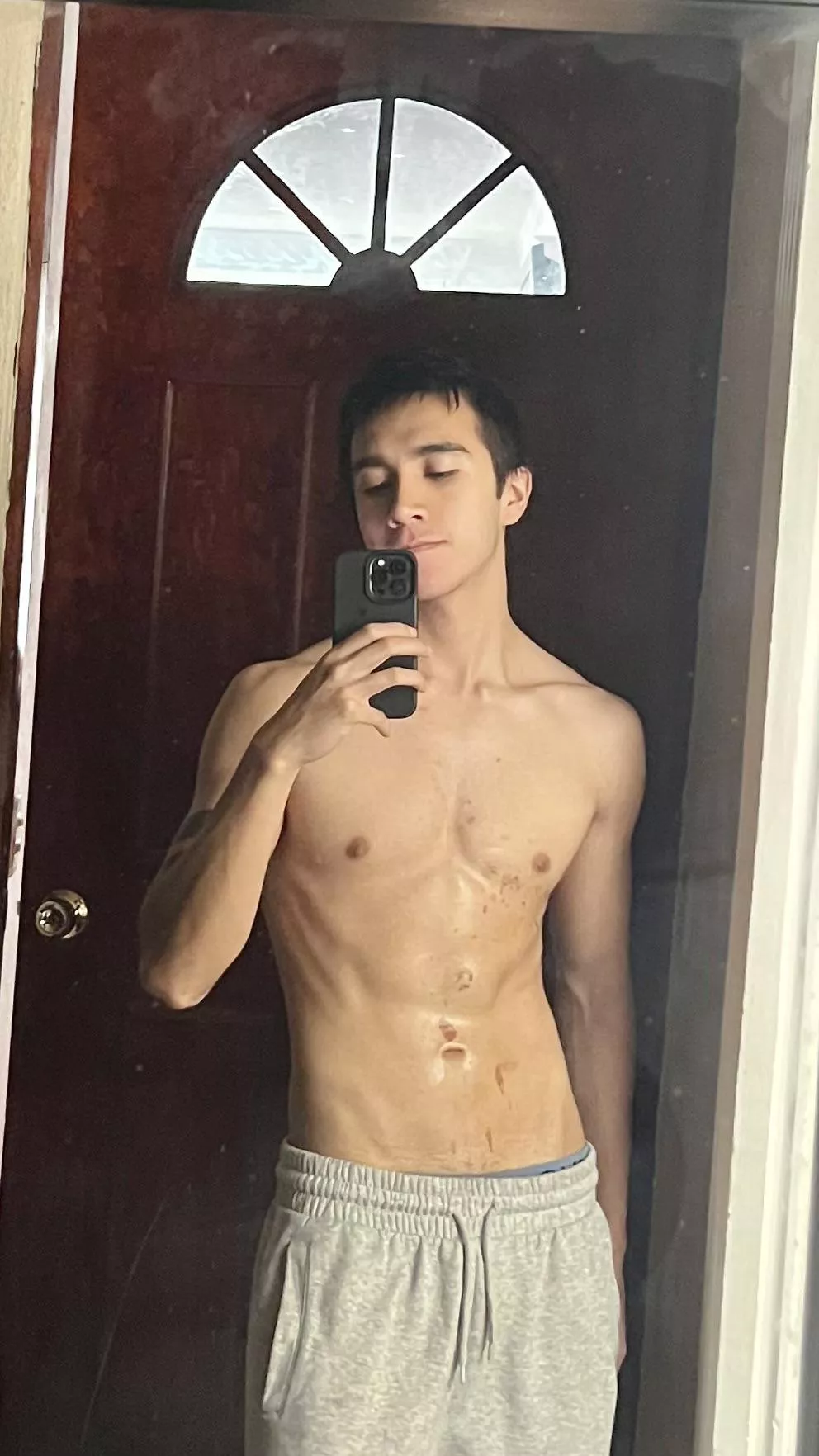 For some reason I thought cooking oil shirtless was a good idea 🙃 anyway anyone else excited for the new fire emblem?