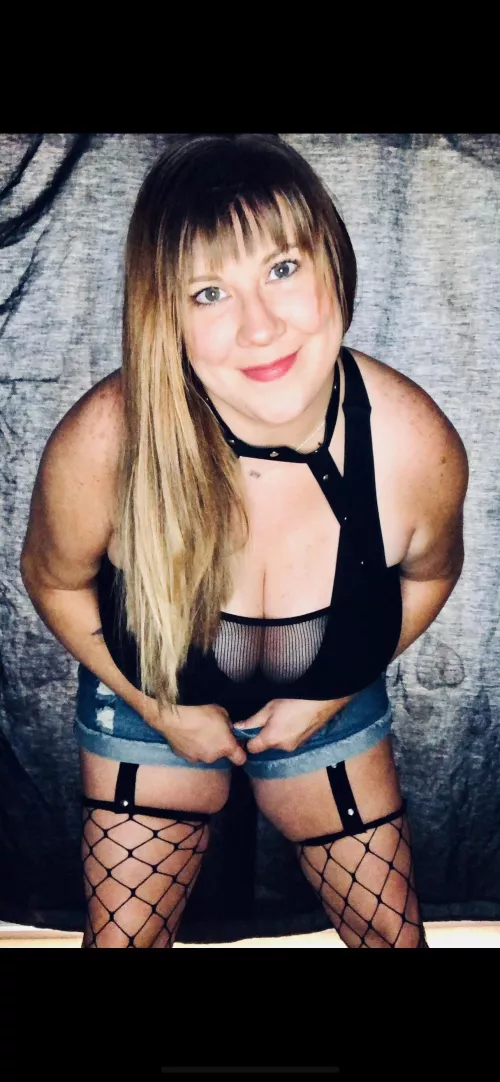 FREE forever onlyfans page!!! Teasers and daily content backpacking off of my main page!! Everyone wants to see what they’re going to sub to right? 😜💦