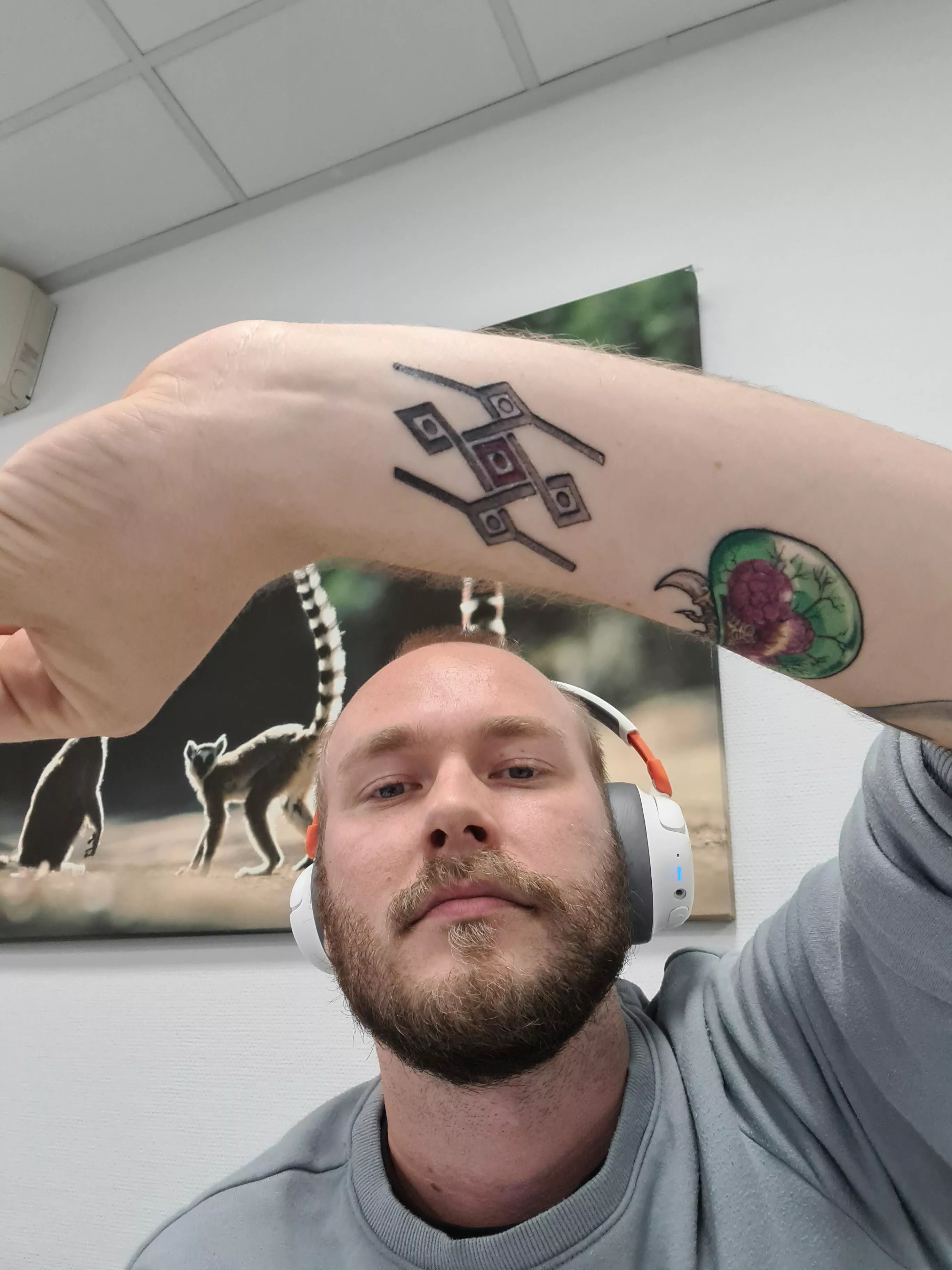 happy af with my 2 new tattoos ❤️