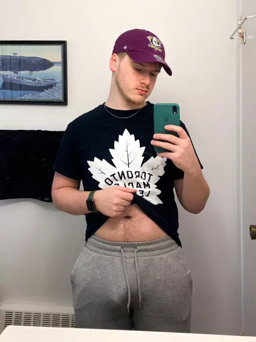 Happy grey sweatpants season, wanna see what’s inside? 😈