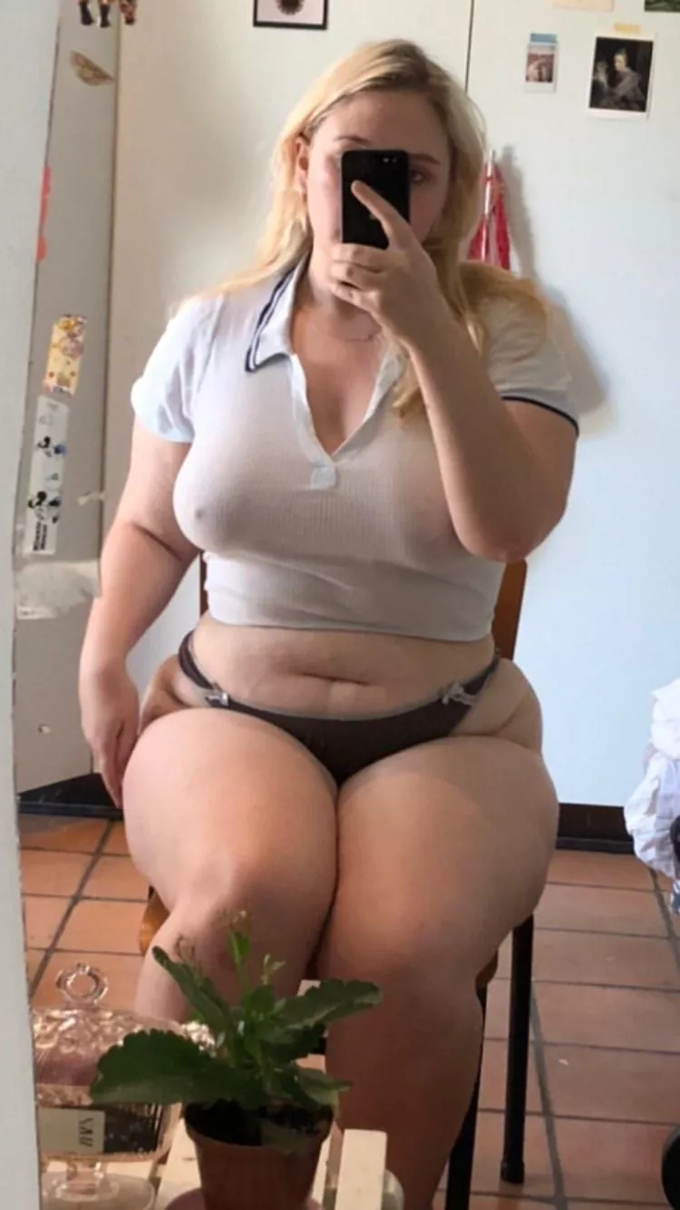 Hi I'm May, I am 26 and love pretzels and ugly cats