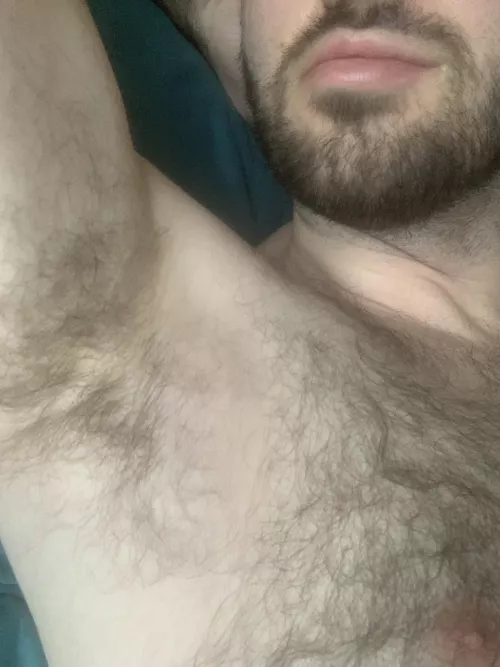 I love it when guys sniff my pits as they put a load in my asshole