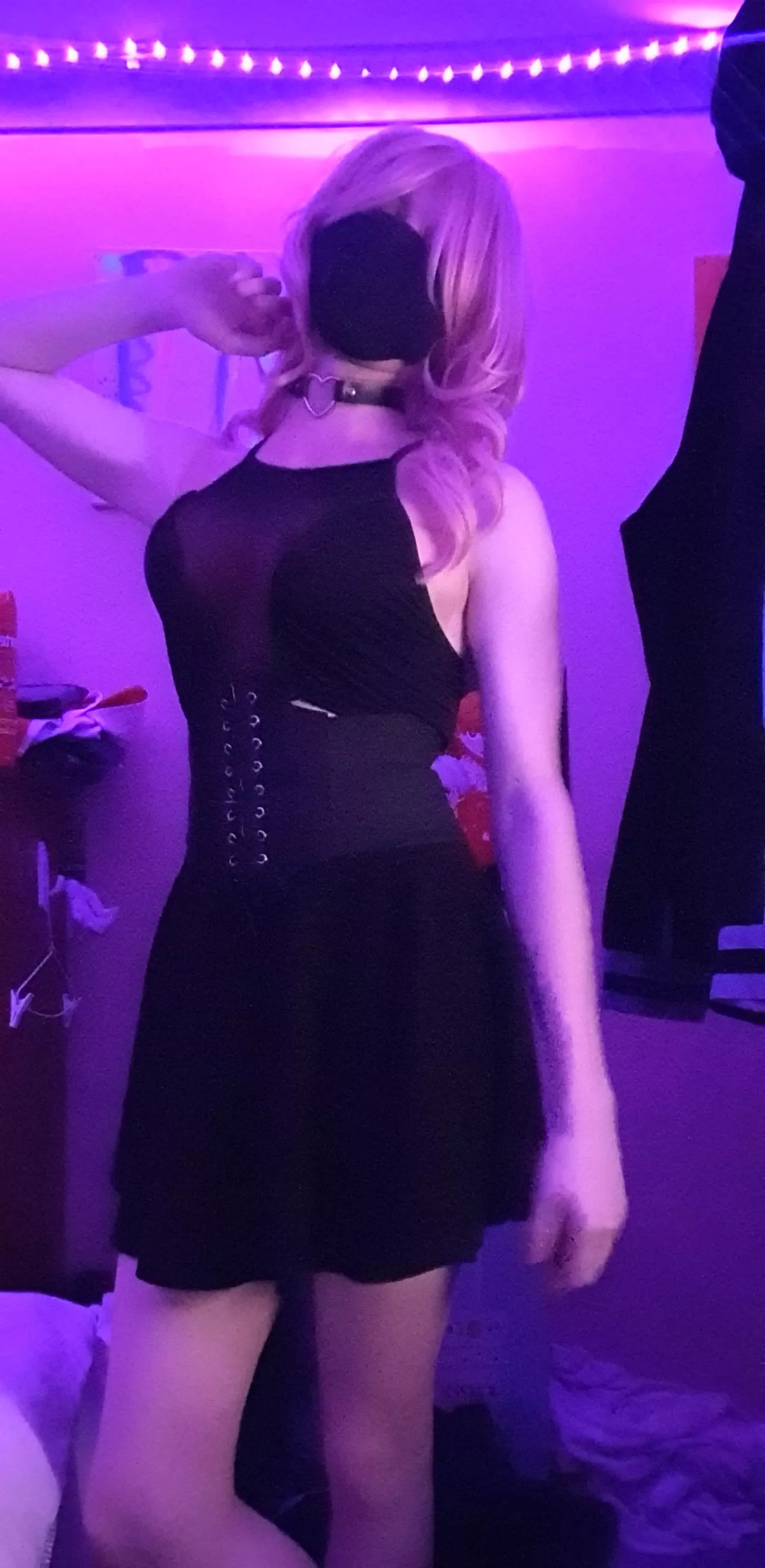 I'm loving this outfit! Maybe I'll go take a night on the town ^^