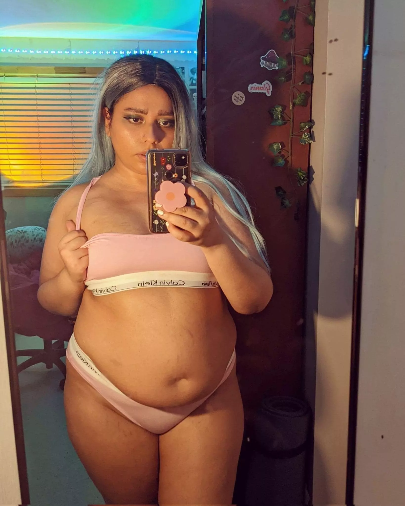 My hair may be blue but I promise to make sure your balls never be blue ;) [NO PPV ONLYFANS]