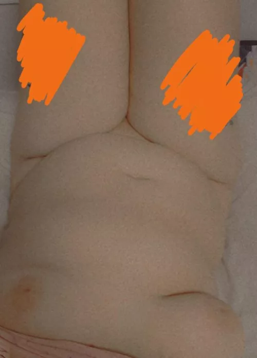 25 F 210 lbs, 5'4 Made a spelling error in my last post so reposting 🤦‍♀️ Lil tummy and uneven breasts 🤷‍♀️