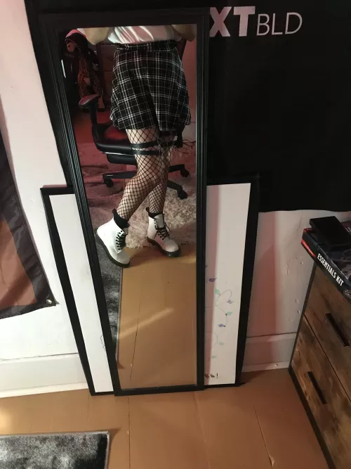 Can we cuddle and watch movies 👉🏼👈🏼