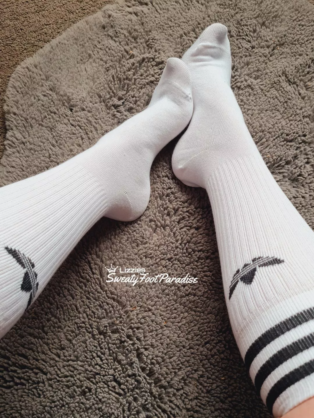 Come stick your nose between my toes! 😏🔥 [F]