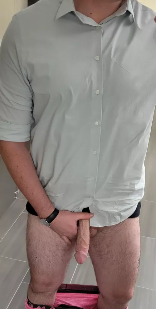 Hanging out at work. Almost got busted. hmu.