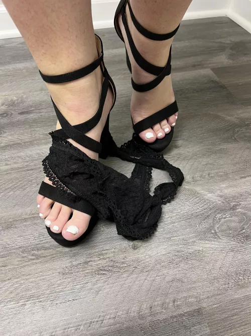 I got my panties off now you take my heels off 😘