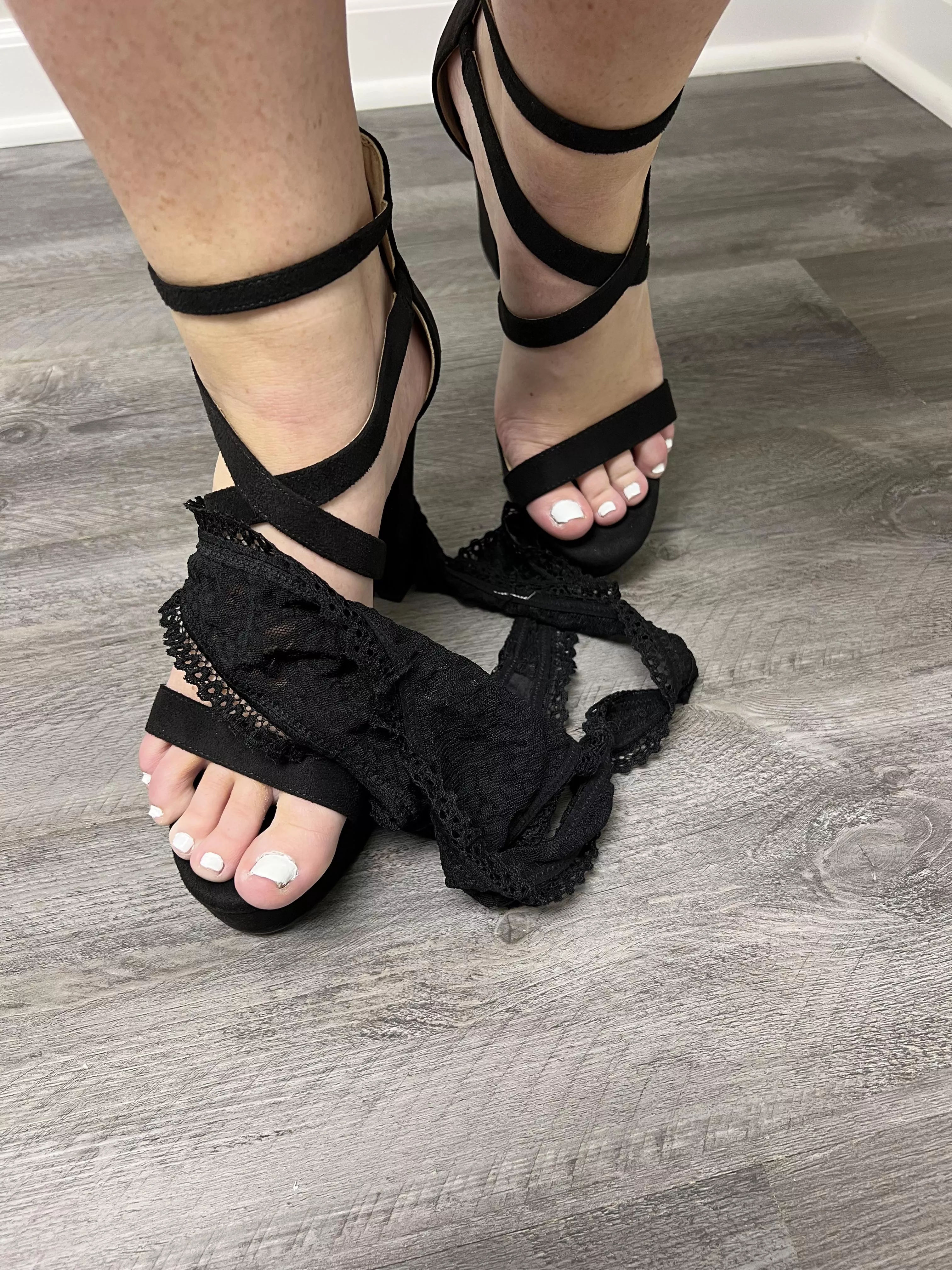 I got my panties off now you take my heels off 😘