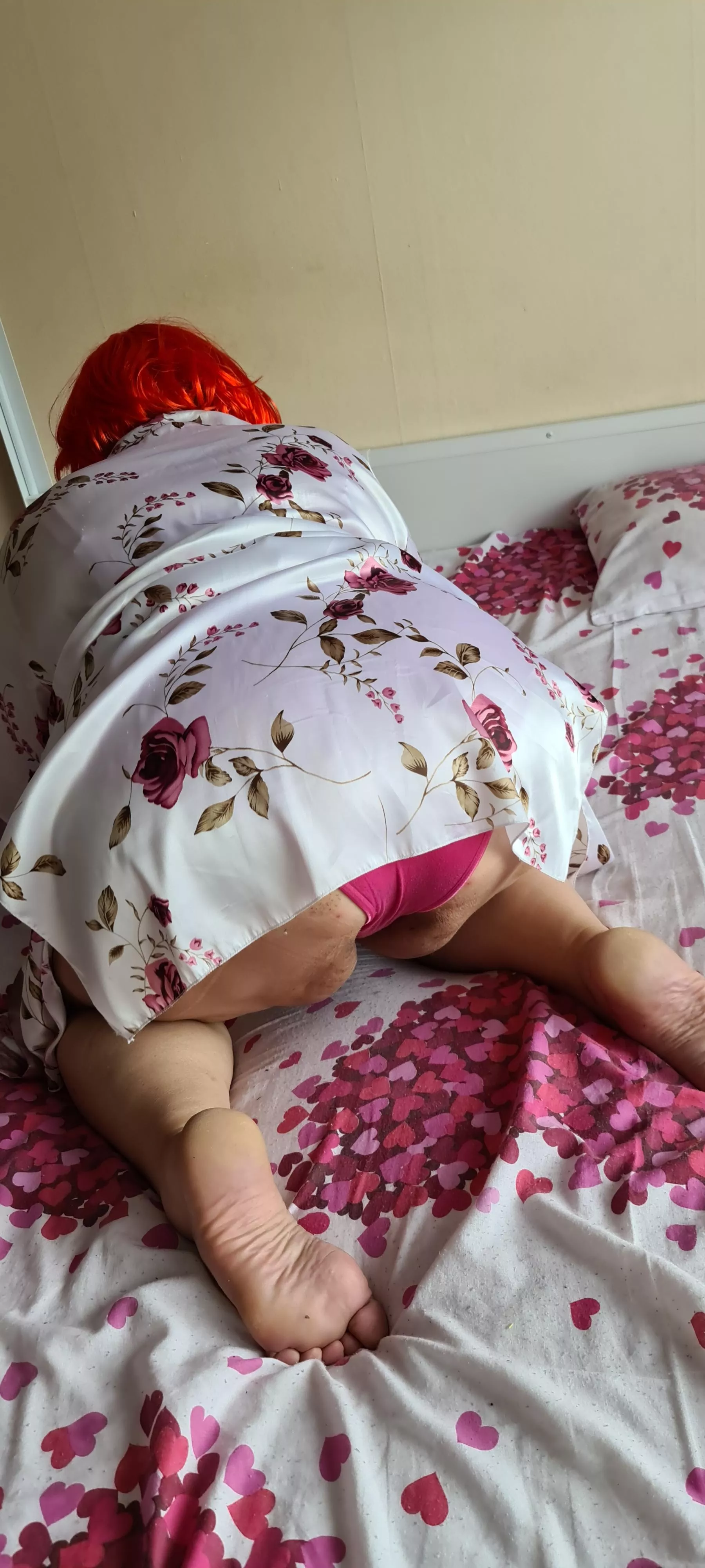 I love my pink robe around my phat ass !