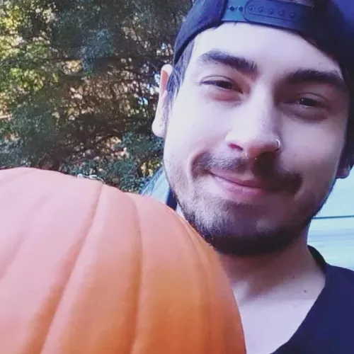 I'm a gay bro with a gay pumpkin :D