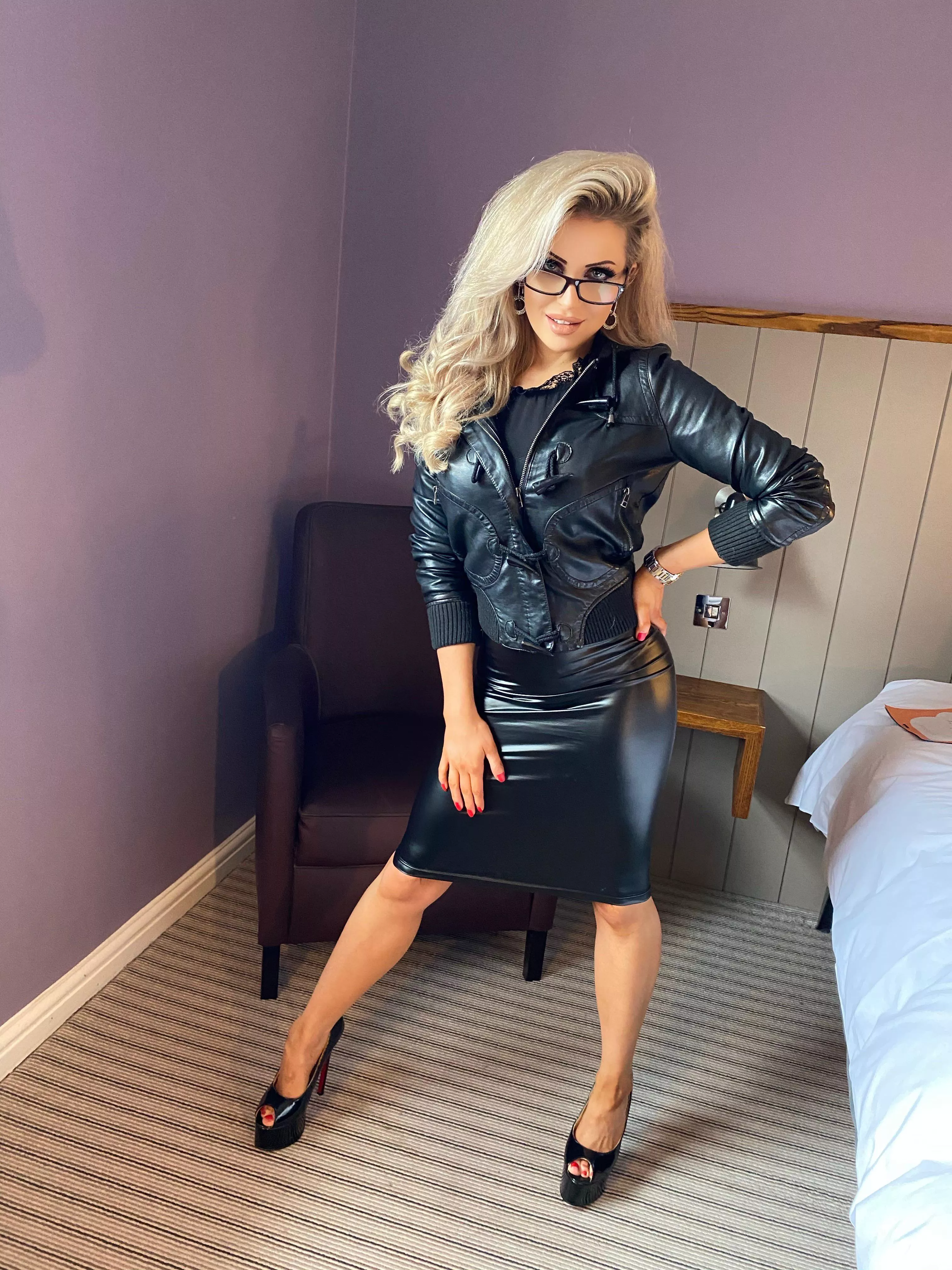 I’m petite and I look extra tiny here