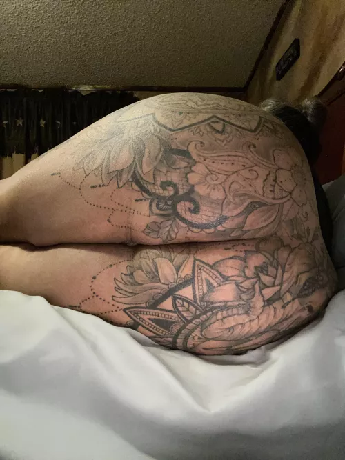 It’s not my birthday 🎉🥳, but I’m handing out 🍰 who wants some 👅😉🤤🍑❤️