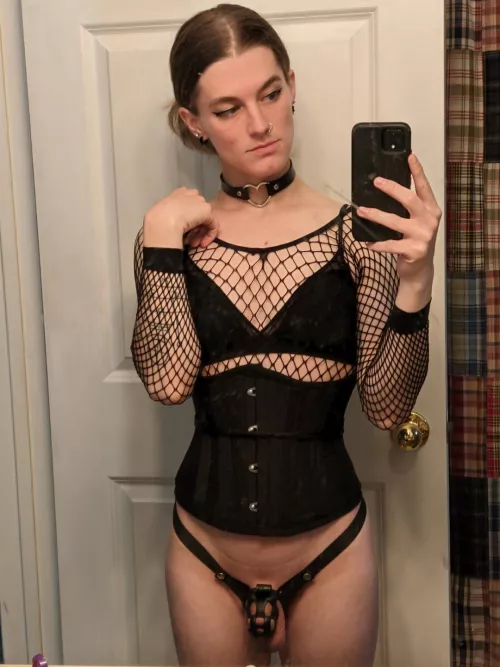 Locktober Day 5 going strong 🥵🥰 how's everyone else doing? 🔐