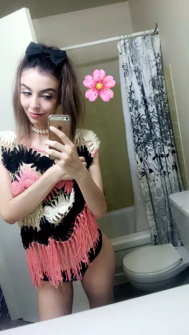 Selling nudes, long videos (sex, blowjob, fingering, dildo), sexting sessions with live nude pics, gfe...find me on Kik/Snap @missofiac or Telegram @sofiaa_cc 😋