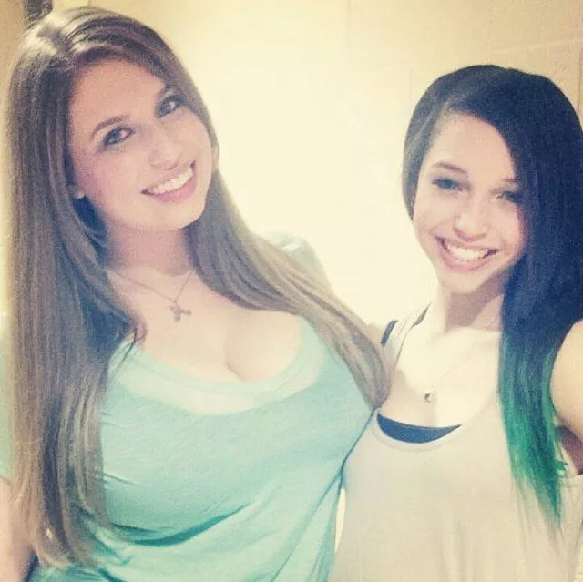 She made it very clear who’s bigger with that pose lol