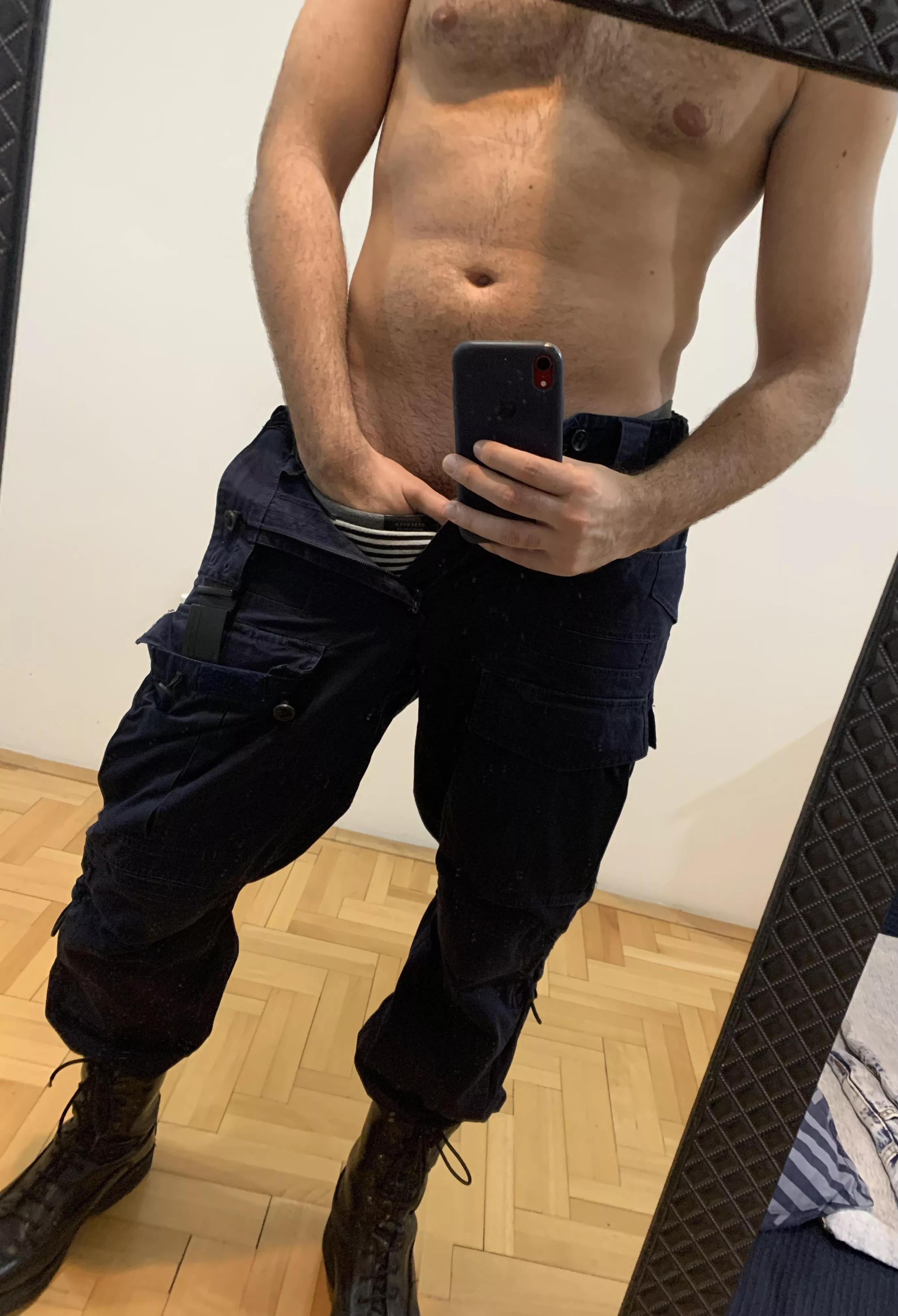 Should I go to work without a shirt? 👮‍♂️😈
