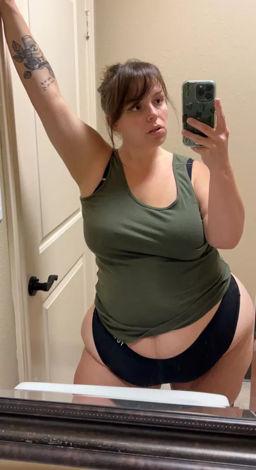 thick mommas swallow