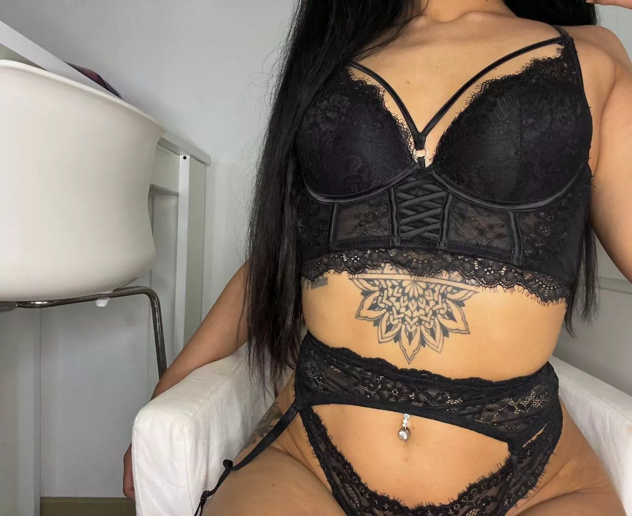 What would you do if I sit in front of you like that after a hard day of work ?🤭