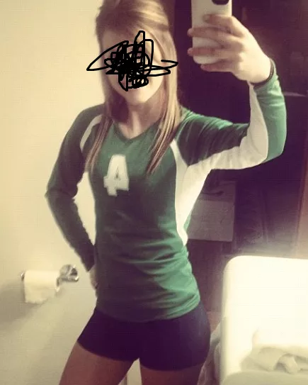 23 [F4M] Good girl Feminist-type wanting to be cummed on by an anti-feminist degrading man. (I have unblurred pics lol)