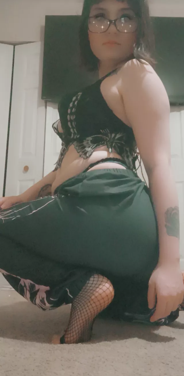 alt girl, glasses and a fat ass