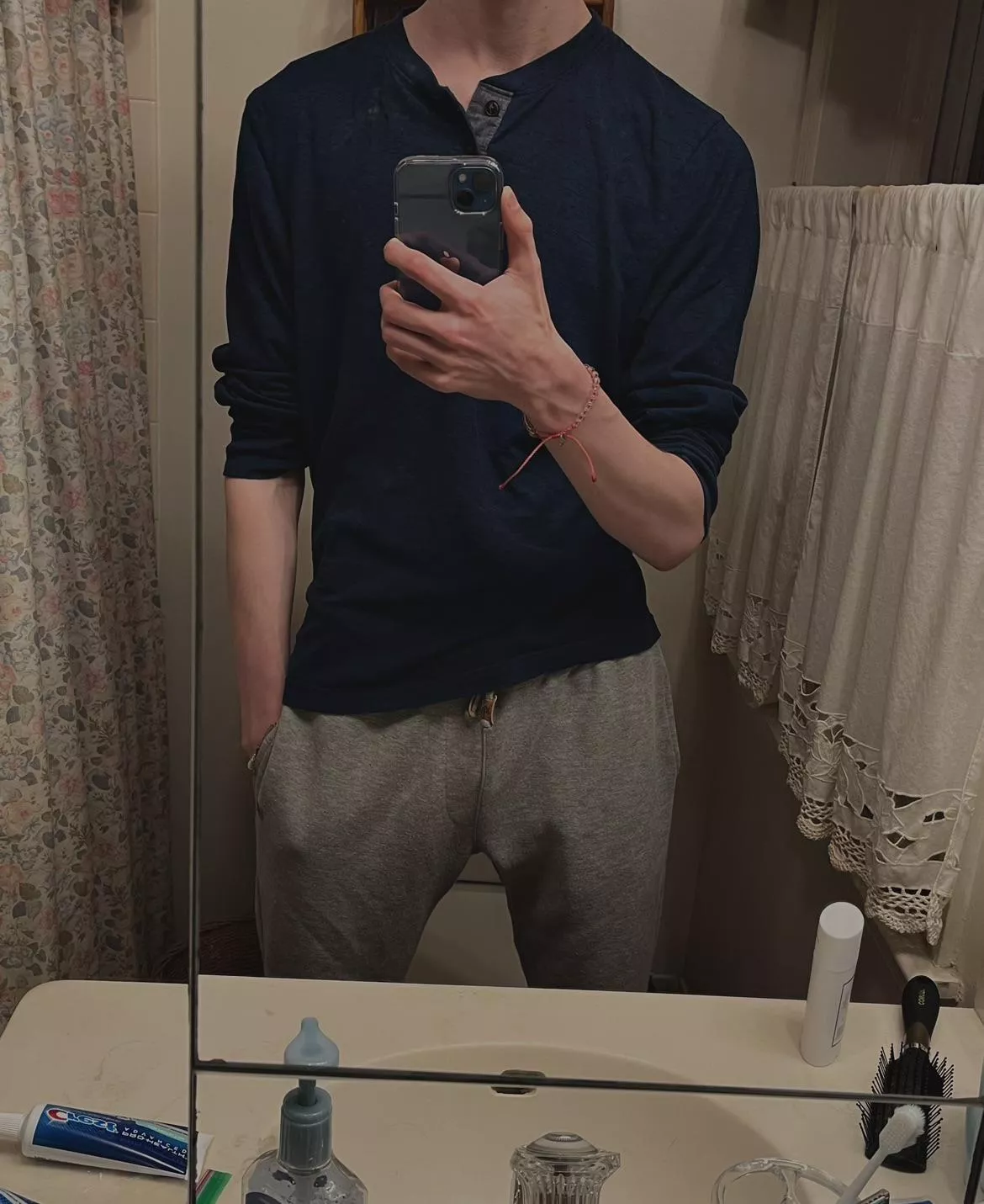 First post here, does anyone like smaller forearms? 🥴