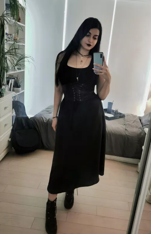 [F]irst time posting, tell me your favorite bands🦇