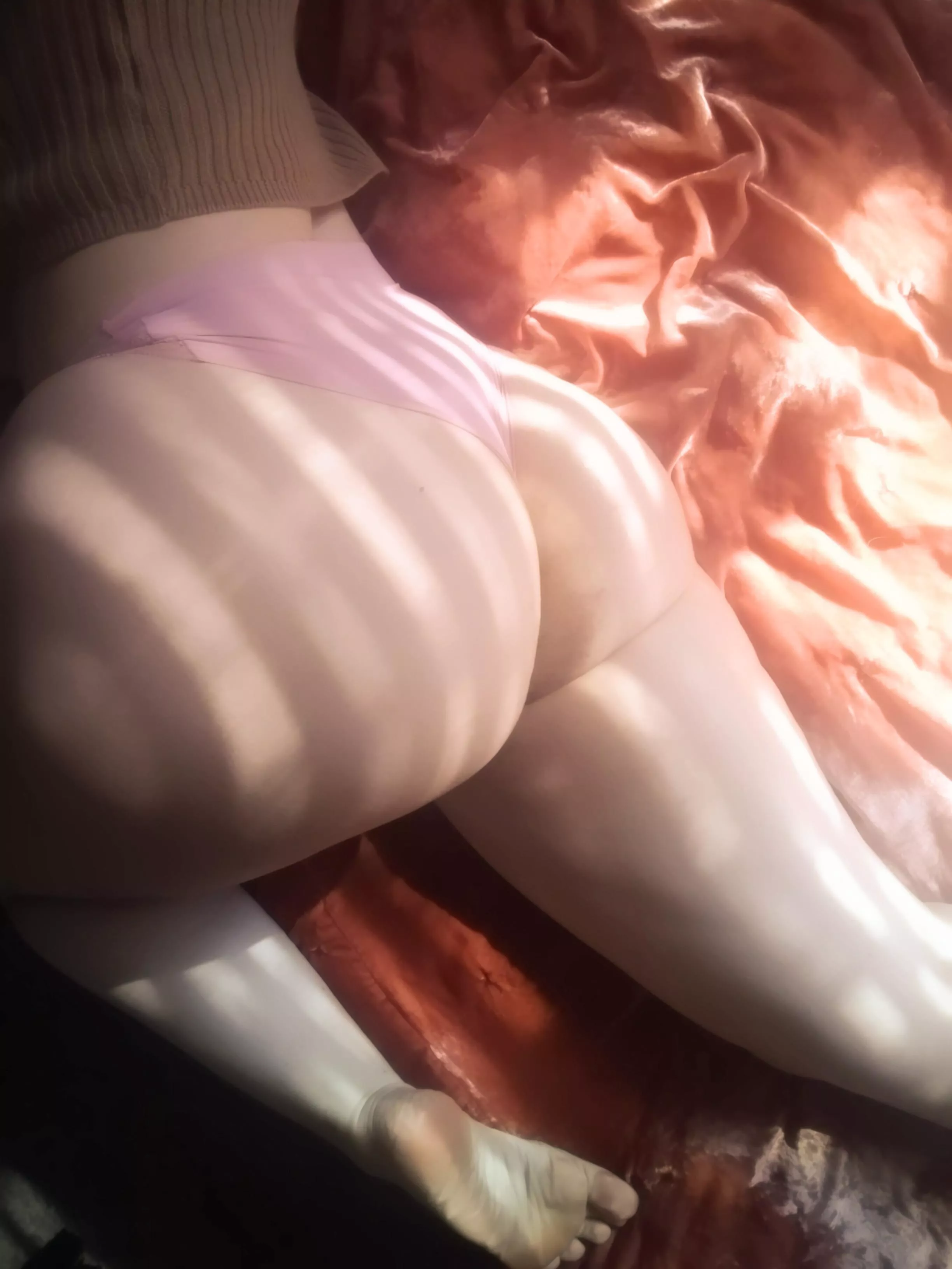 Good morning honey ... Fancy a cuddle?