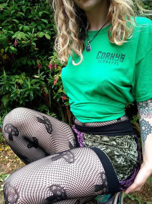 Hey I'm Autumn from England, I actually designed & stitched the shorts here too. 😉