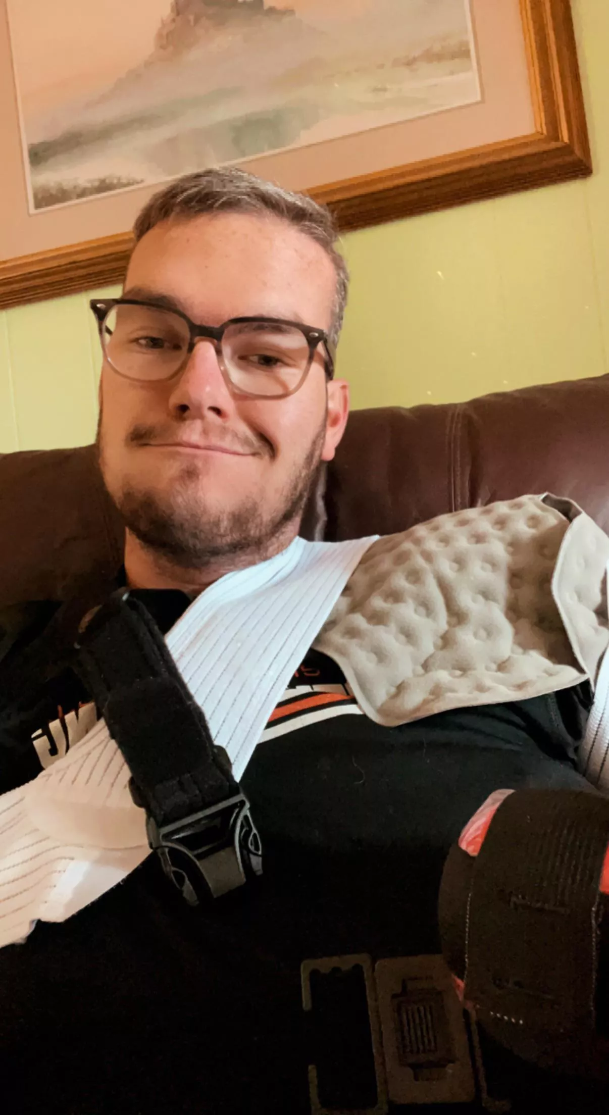 I just had shoulder surgery today, anyone wanna chat and keep me company? I’d really appreciate it 😃