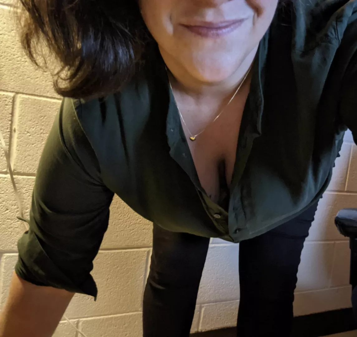 is this shirt good (f)or parent/teacher conferences?