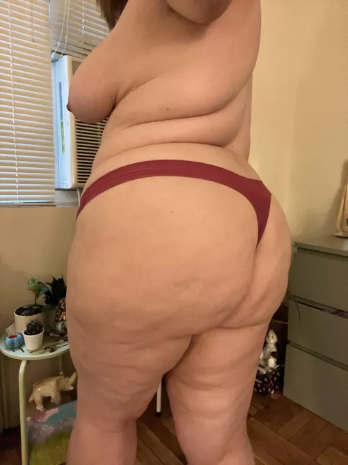 Let me sit on your face 😝😈