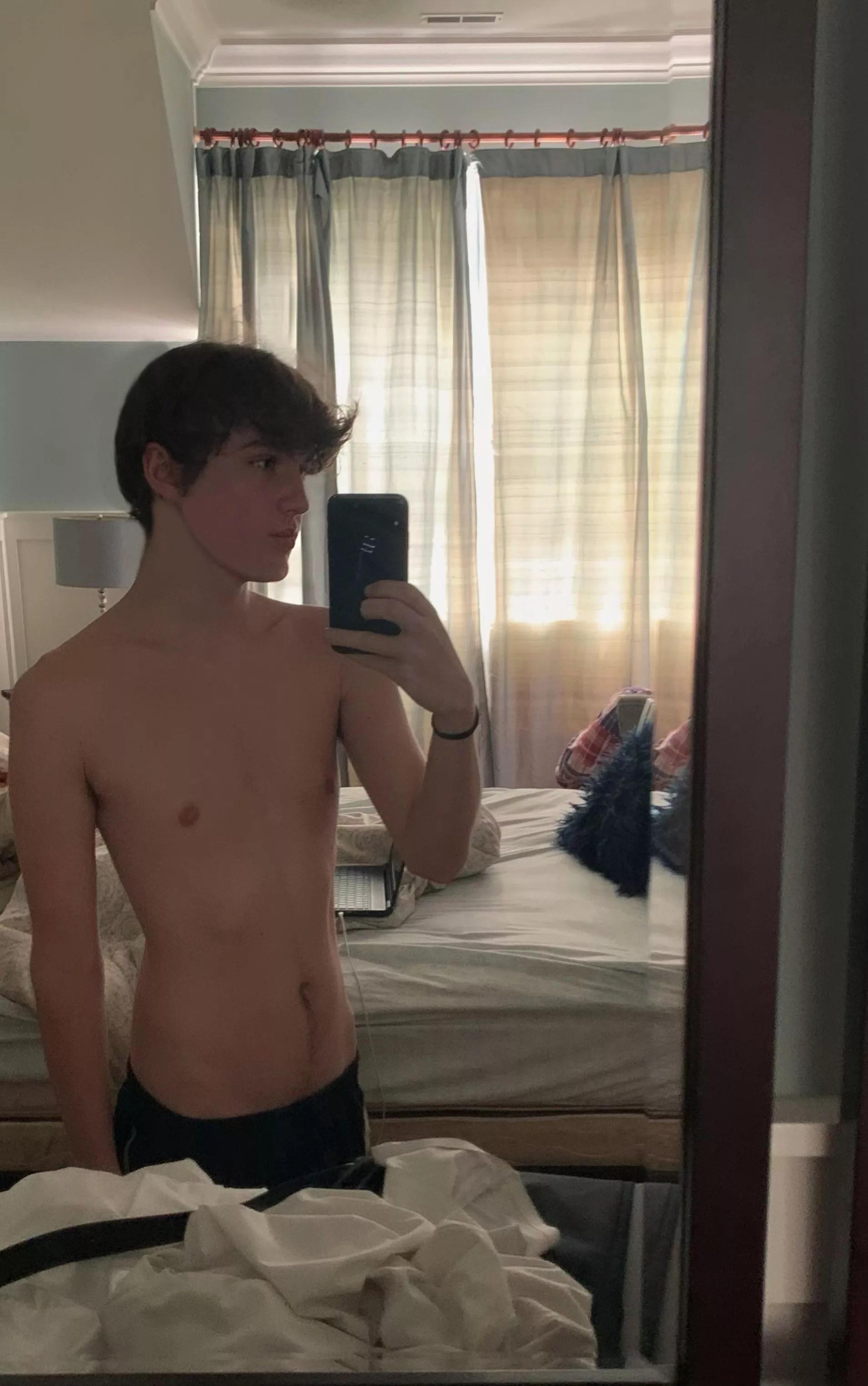 meet me in my room? 🫶🏼