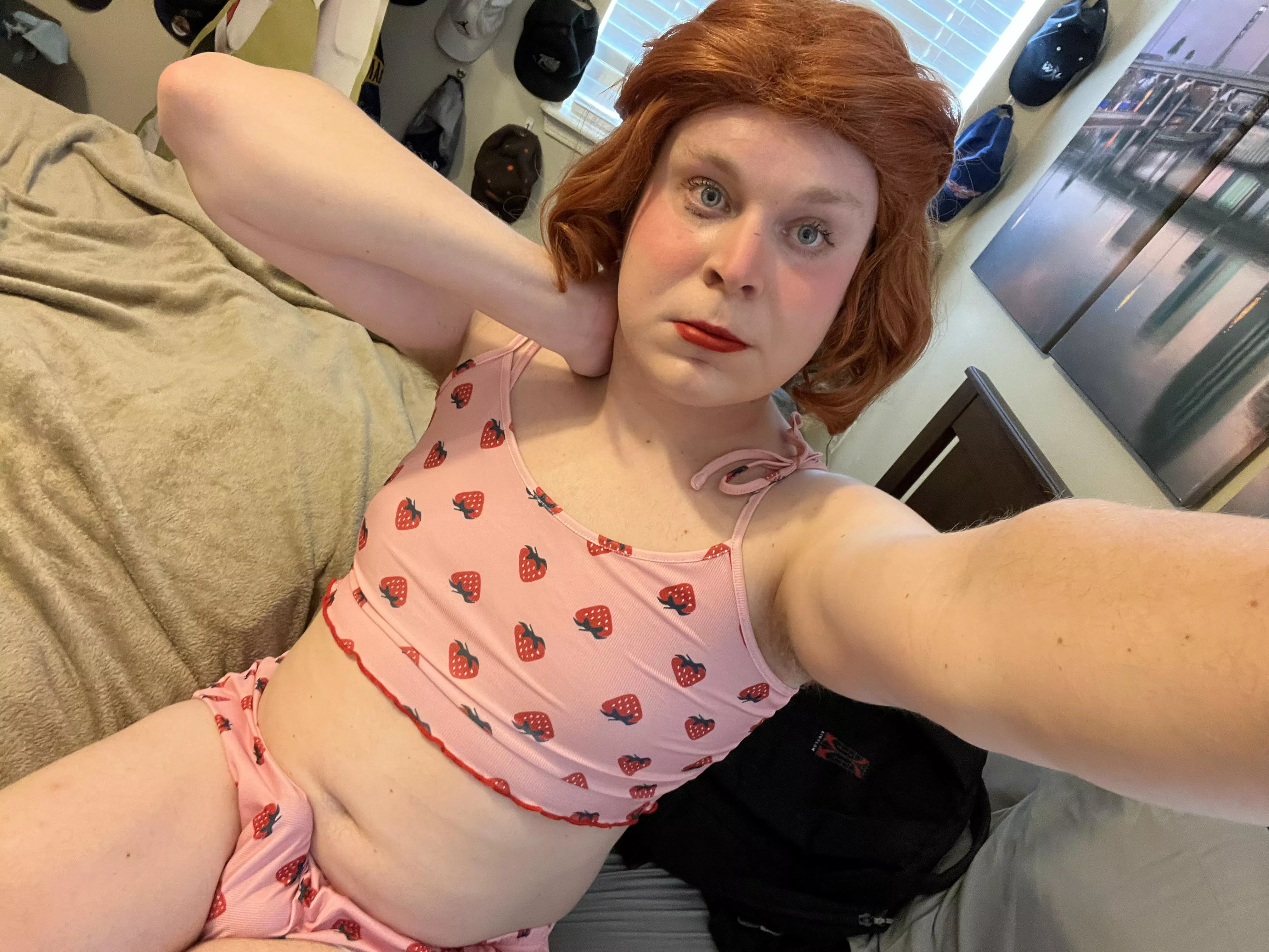 Thirsty Thursday who wants me to slurp on theirs