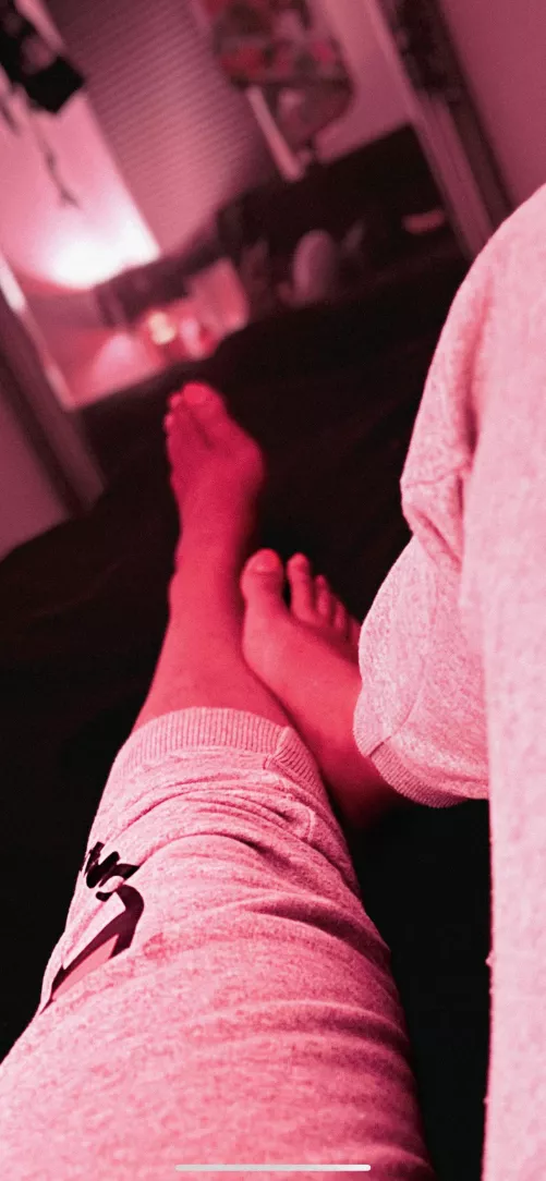 This bedroom lighting looks great on my feet.