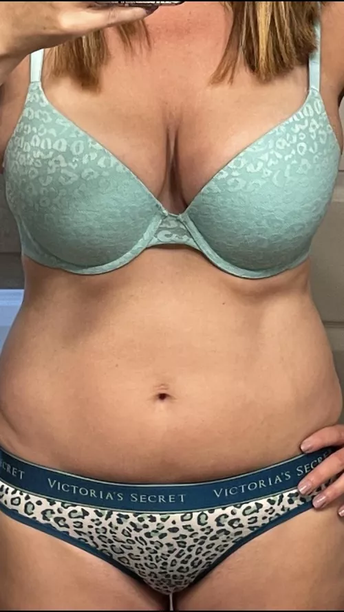 VAULT: 10/5/21: VS turquoise leopard lace w/ teal leopard thong (NSFW)