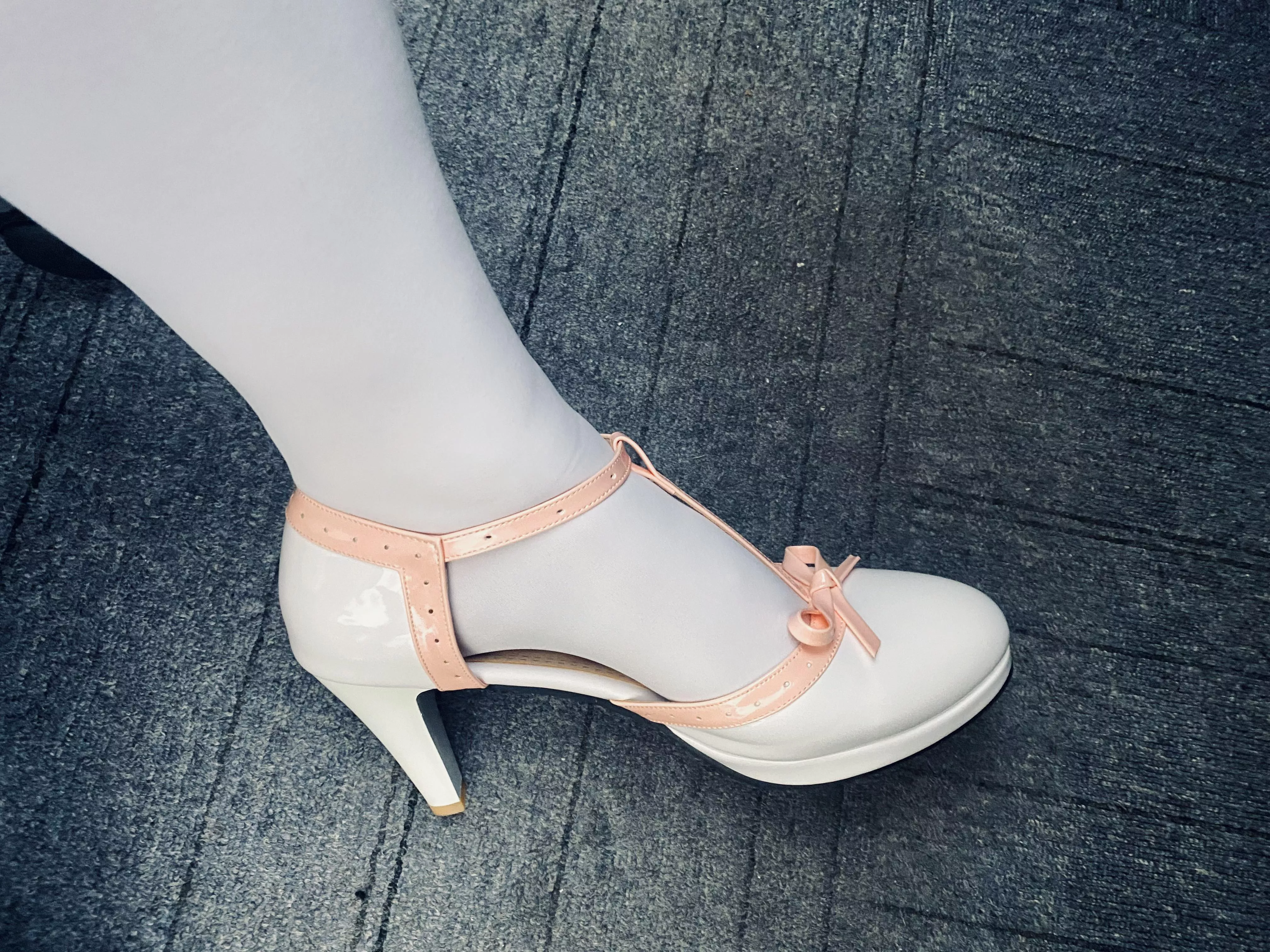 Wearing my new heels to work 👠