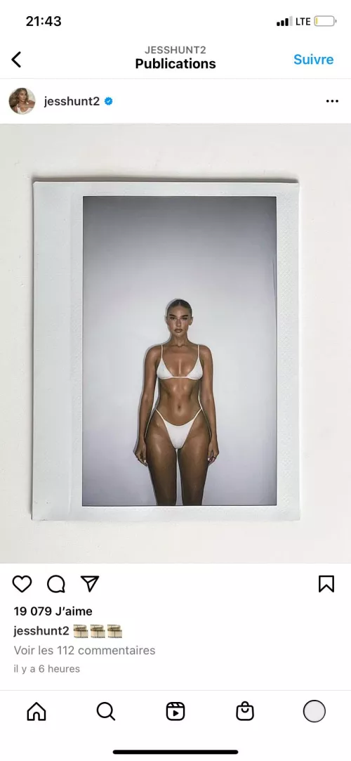 What’s her workout to have abs like that ( + gorgeous body )