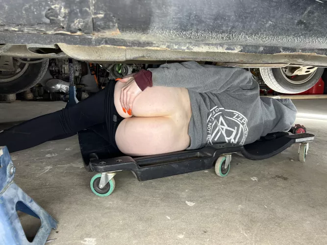 Working on cars always makes my clothes fall of(f) 🤷🏼‍♀️