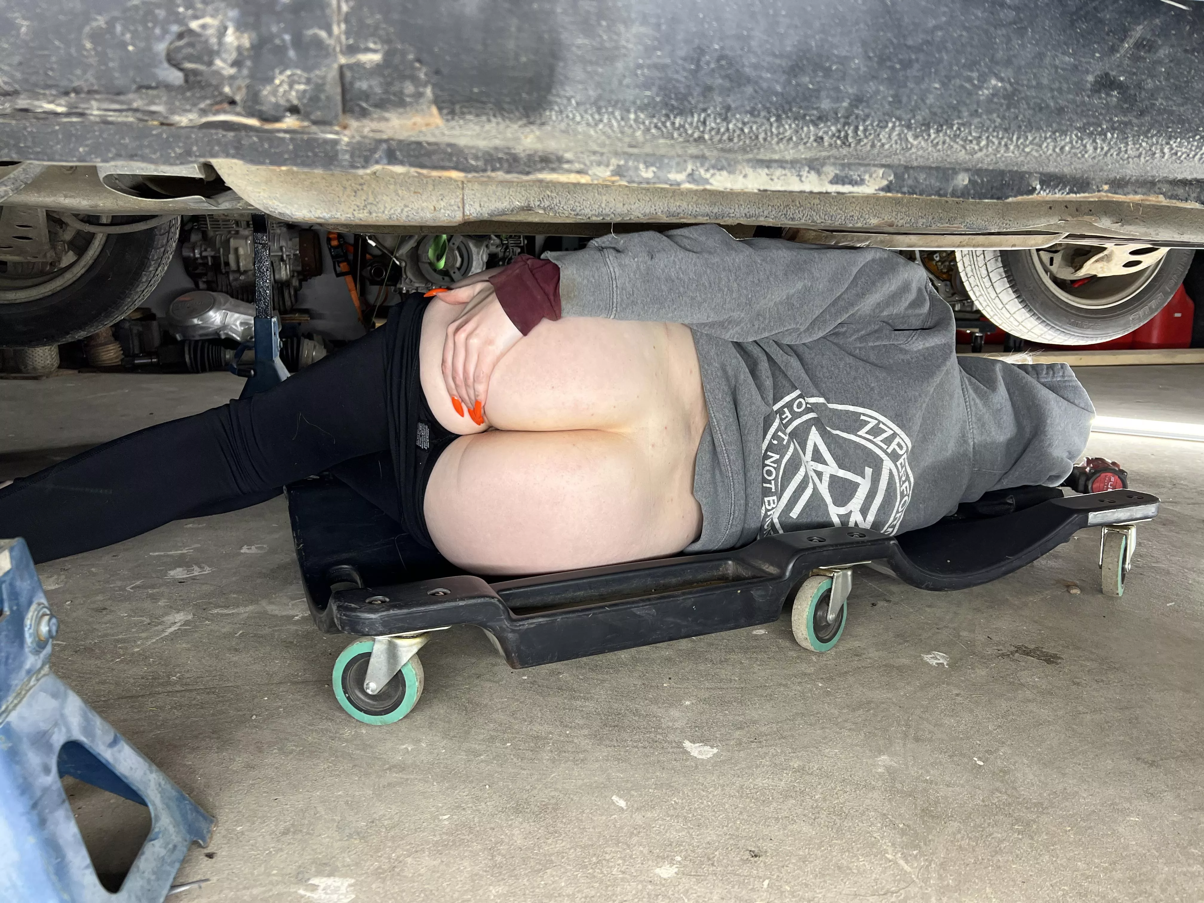 Working on cars always makes my clothes fall of(f) 🤷🏼‍♀️