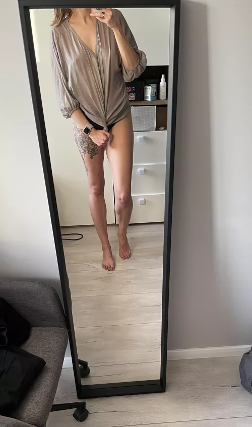 6’1[f] wish I didn’t have to wear pants to the office
