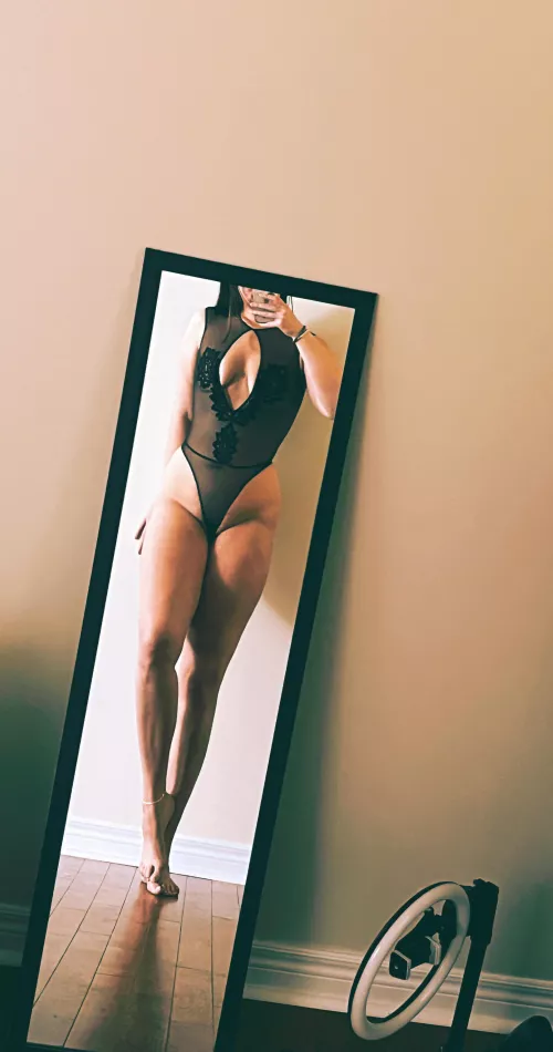 6’2 [f] I need a slave to worship me this weekend 🖤