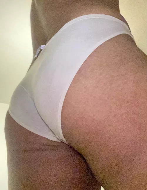 Anyone a fan of Full back panties? Do I pull them off?