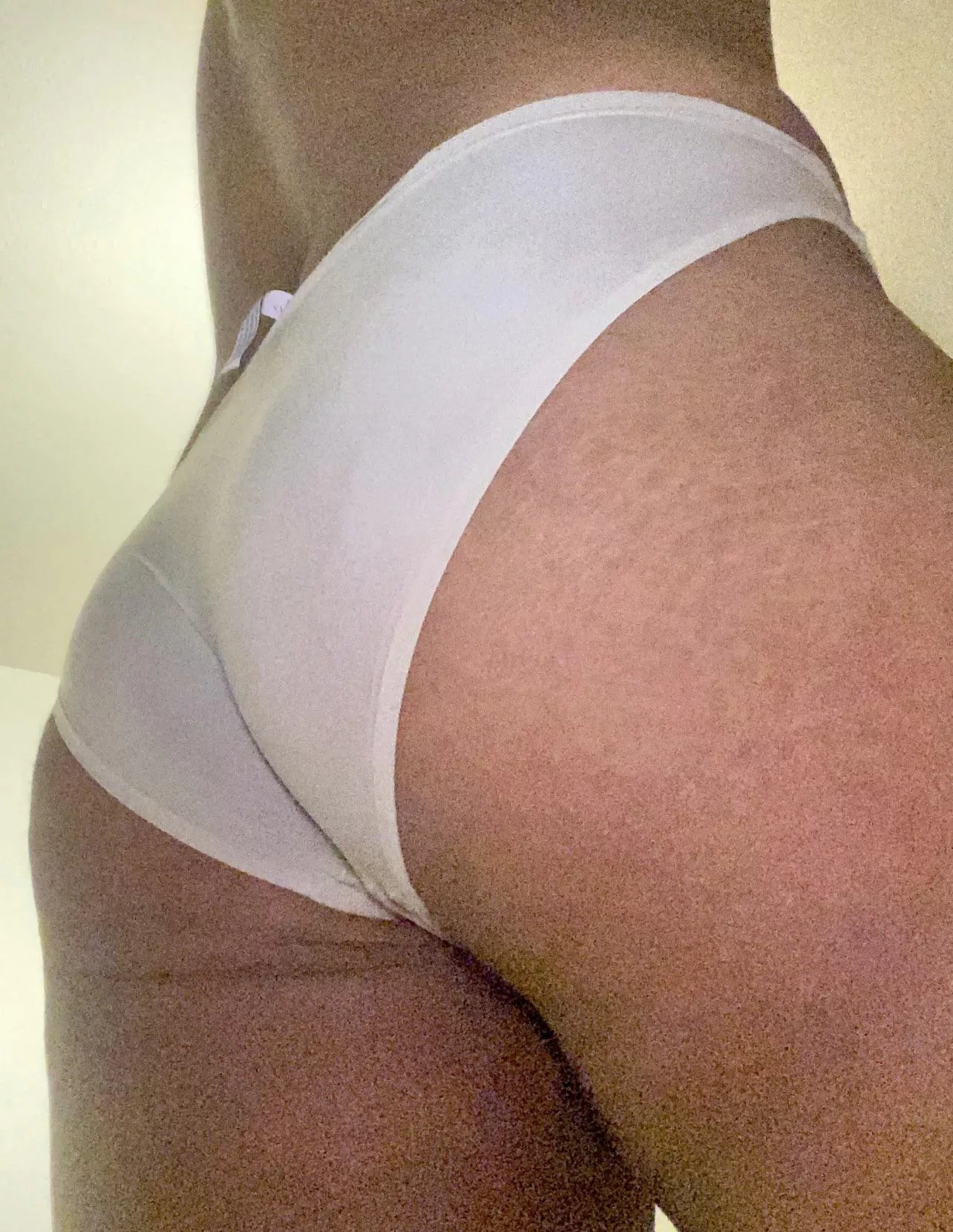 Anyone a fan of Full back panties? Do I pull them off?