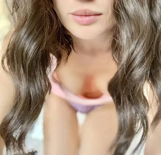 Are you looking at my lips or cleavage? 🙈