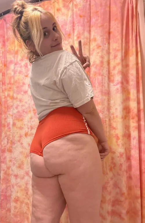 Booty dimples galore